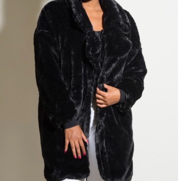 🚨SALE🎉{One Left Small} Vegan Fur Black Coat - Picture 2 of 9